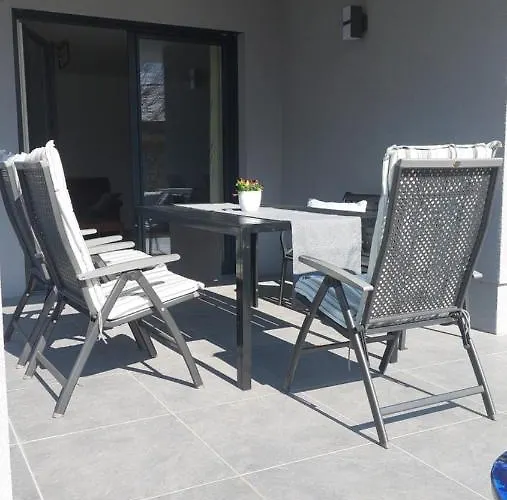 Claudia Mit Terrasse *