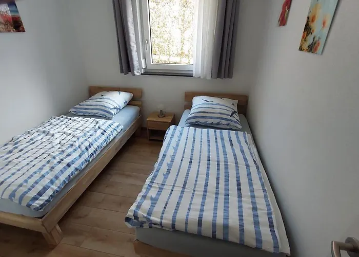 Claudia Mit Terrasse