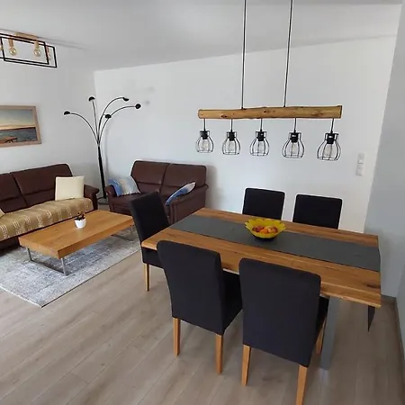 Claudia Mit Terrasse * Nussdorf am Attersee