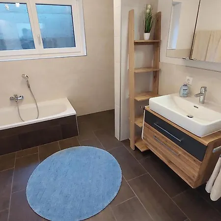 Claudia Mit Terrasse * Nussdorf am Attersee