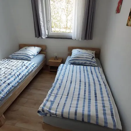 Claudia Mit Terrasse